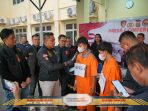 Polres OKI Ungkap Kasus Pembunuhan dalam Waktu Kurang dari 24 Jam: Dendam Jadi Motif Utama Polres OKI Ungkap Kasus Pembunuhan dalam Waktu Kurang dari 24 Jam: Dendam Jadi Motif Utama