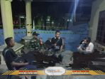 Siskamling di Cahaya Makmur: Sinergi TNI-Warga Jaga Keamanan Desa