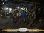 Sinergi Babinsa dan Masyarakat Tanjung Raja Kuatkan Pengamanan Malam Hari Sinergi Babinsa dan Masyarakat Tanjung Raja Kuatkan Pengamanan Malam Hari